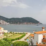 Fotis *