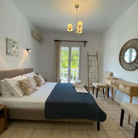 Fotis Skopelos Town