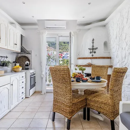 Apartment Fotis *